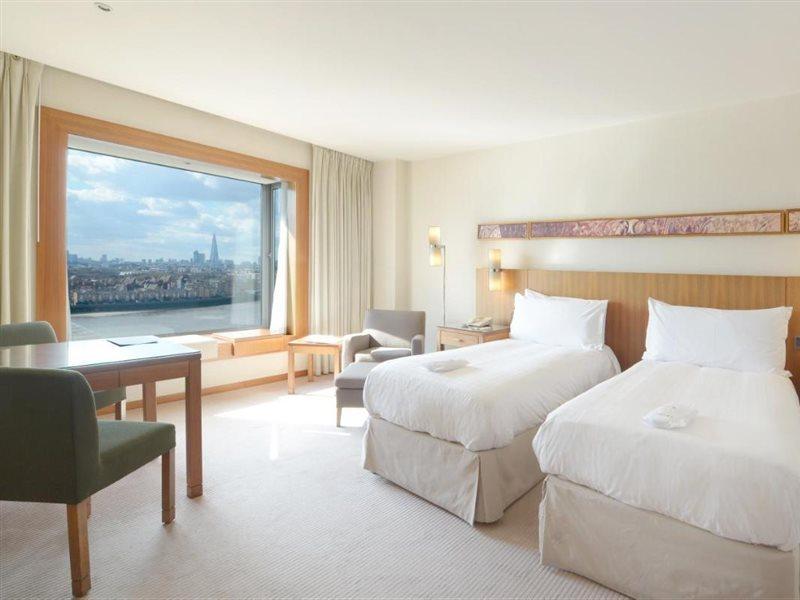 Canary Riverside Plaza Hotel London Eksteriør bilde A room at the hotel