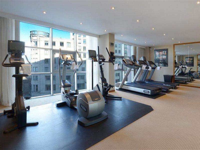 Canary Riverside Plaza Hotel London Eksteriør bilde The gym at the 100 Queen's Gate
