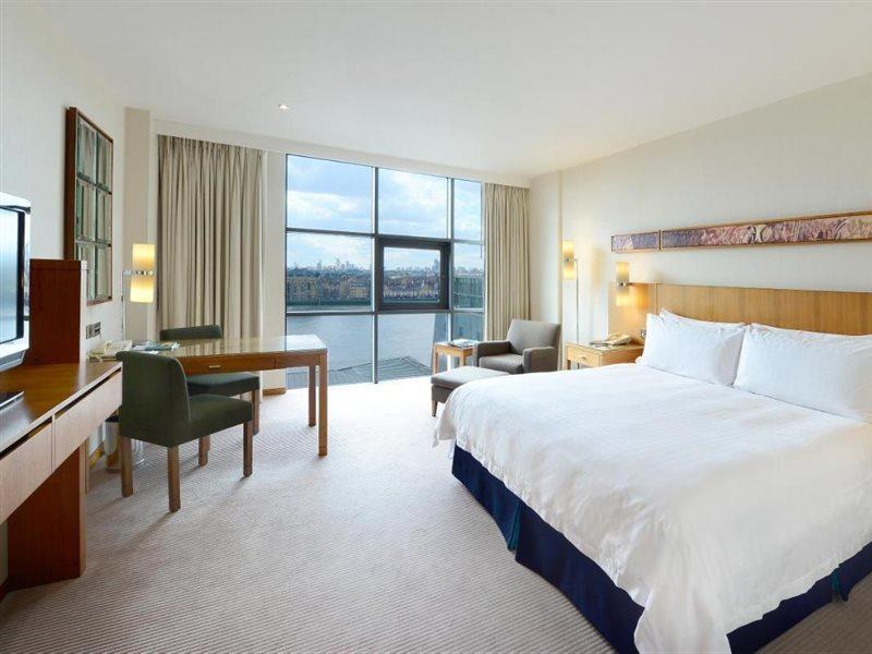 Canary Riverside Plaza Hotel London Eksteriør bilde A room at the InterContinental Sydney