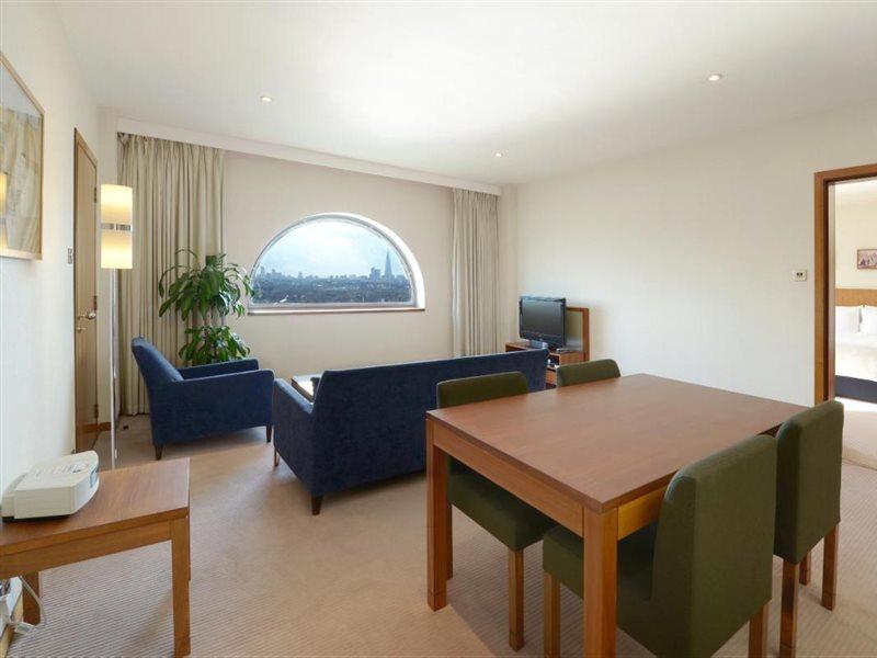 Canary Riverside Plaza Hotel London Eksteriør bilde A typical apartment