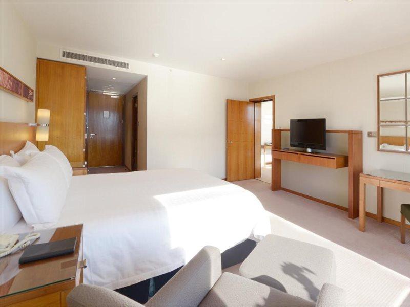 Canary Riverside Plaza Hotel London Eksteriør bilde A room at the hotel