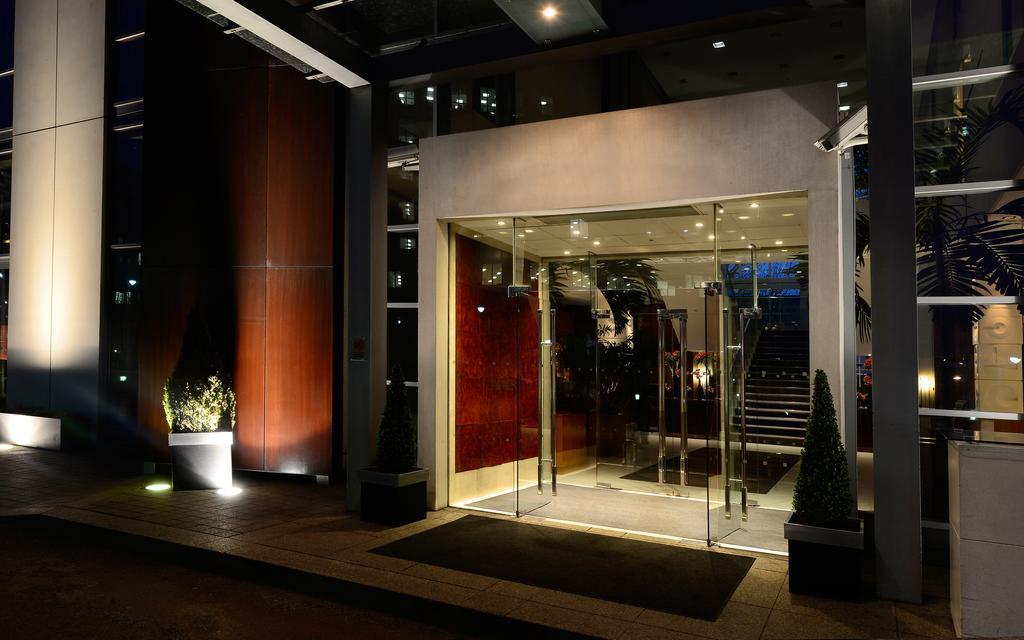 Canary Riverside Plaza Hotel London Eksteriør bilde Entrance to the hotel