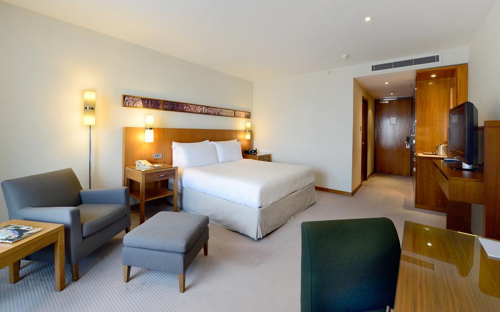 Canary Riverside Plaza Hotel London Eksteriør bilde A room at the hotel