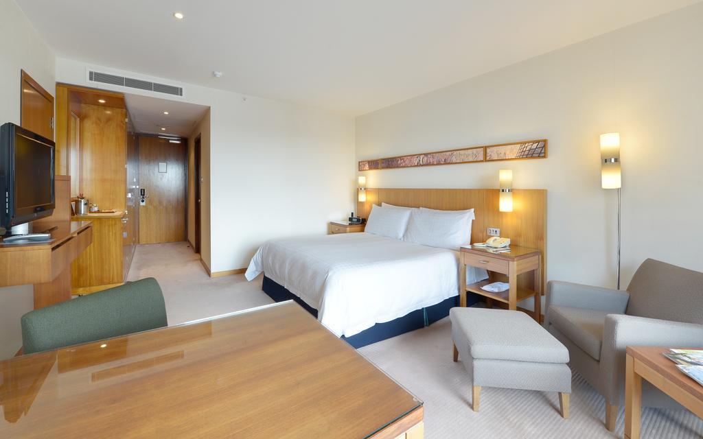 Canary Riverside Plaza Hotel London Eksteriør bilde A room at the hotel